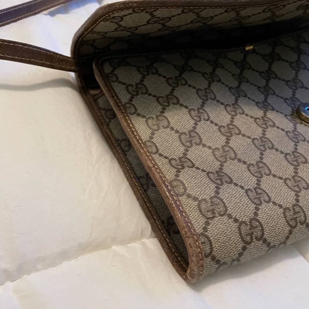 Gucci vintage shoulder bag, strap is removable can use as a clutch. - Picture 7 of 7